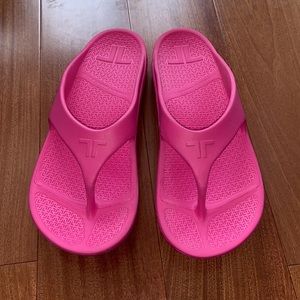 Telic pink energy flip flop